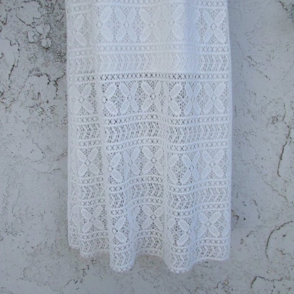 Elegant White Lace Dress - Picture 7 of 16